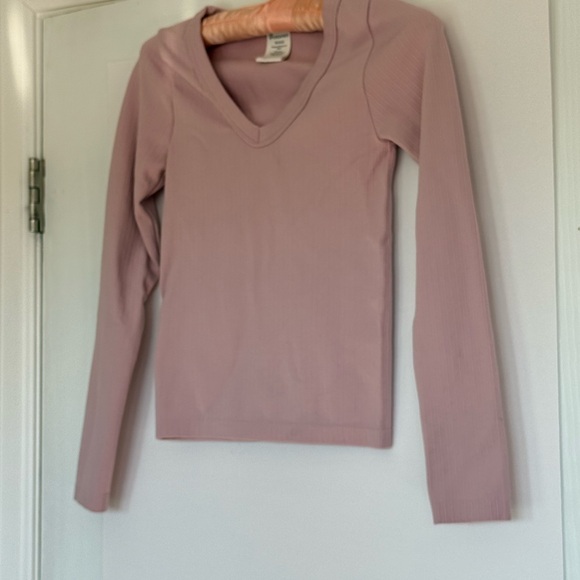 V-Neck Ribbed Pink Top - Picture 2 of 4